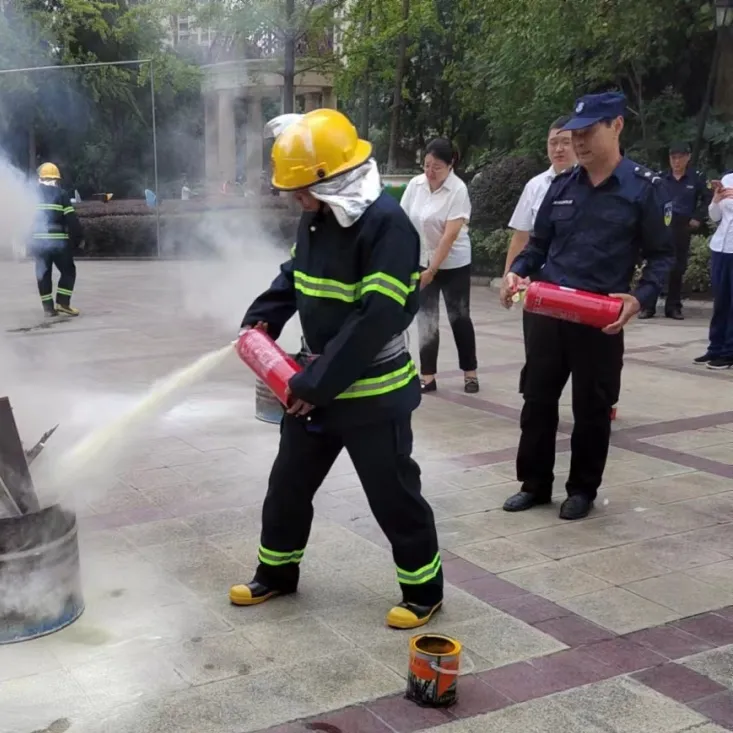 瑞虎保安:危急关头,保安员秒变“救火勇士”